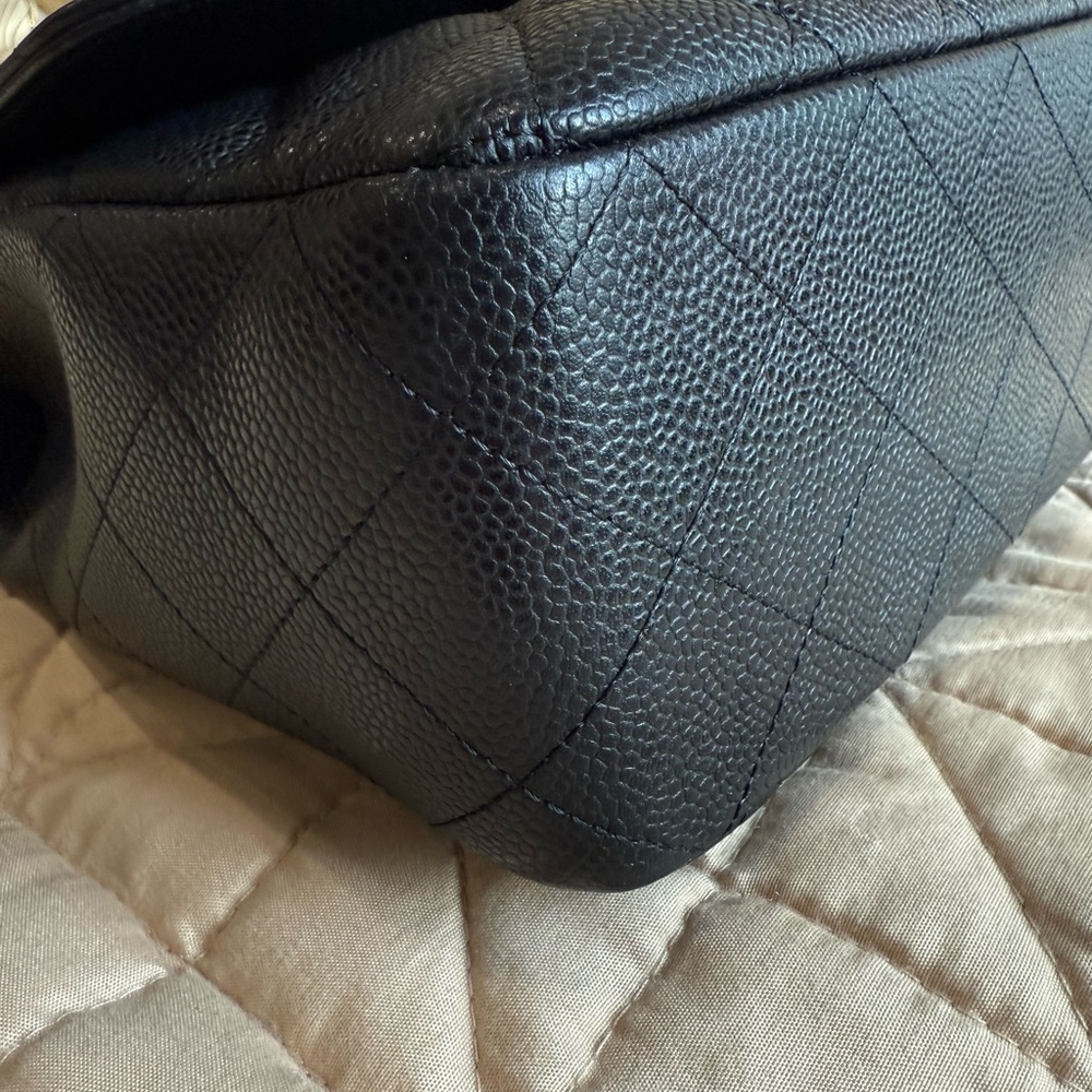 CHANEL Jumbo Black Quilted Leather Shoulder Bag with Gold Hardware - Picture 8 of 16